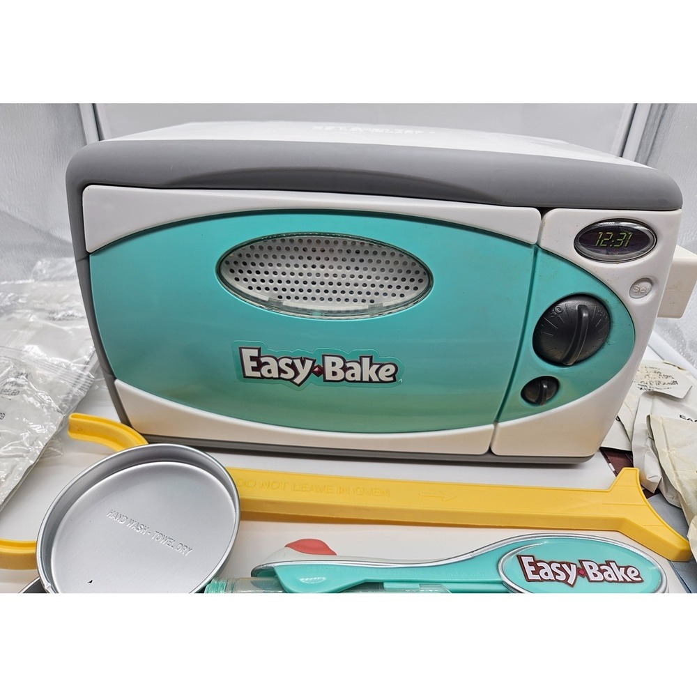 Easy-Bake Oven and Snack Center Teal White Electric Toy‎ with Pans and Mixes - Picture 10 of 16